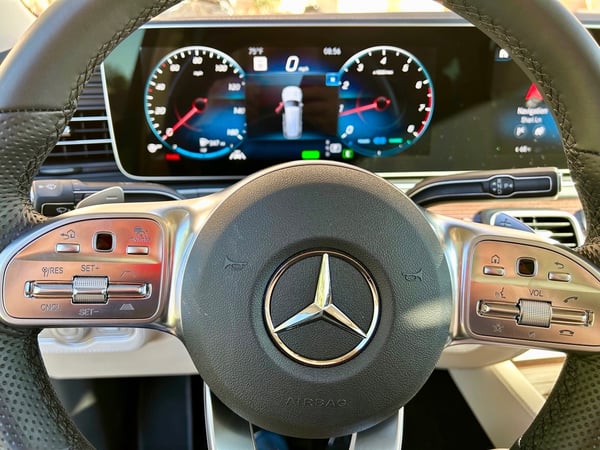 2023 Mercedes-Benz-GLS-580-steering-wheel-carpro