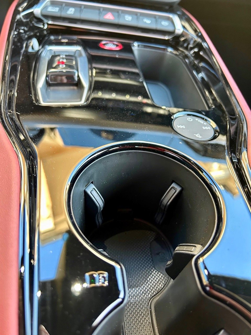 2023-Audi-RS-etron-gt-console-carpro