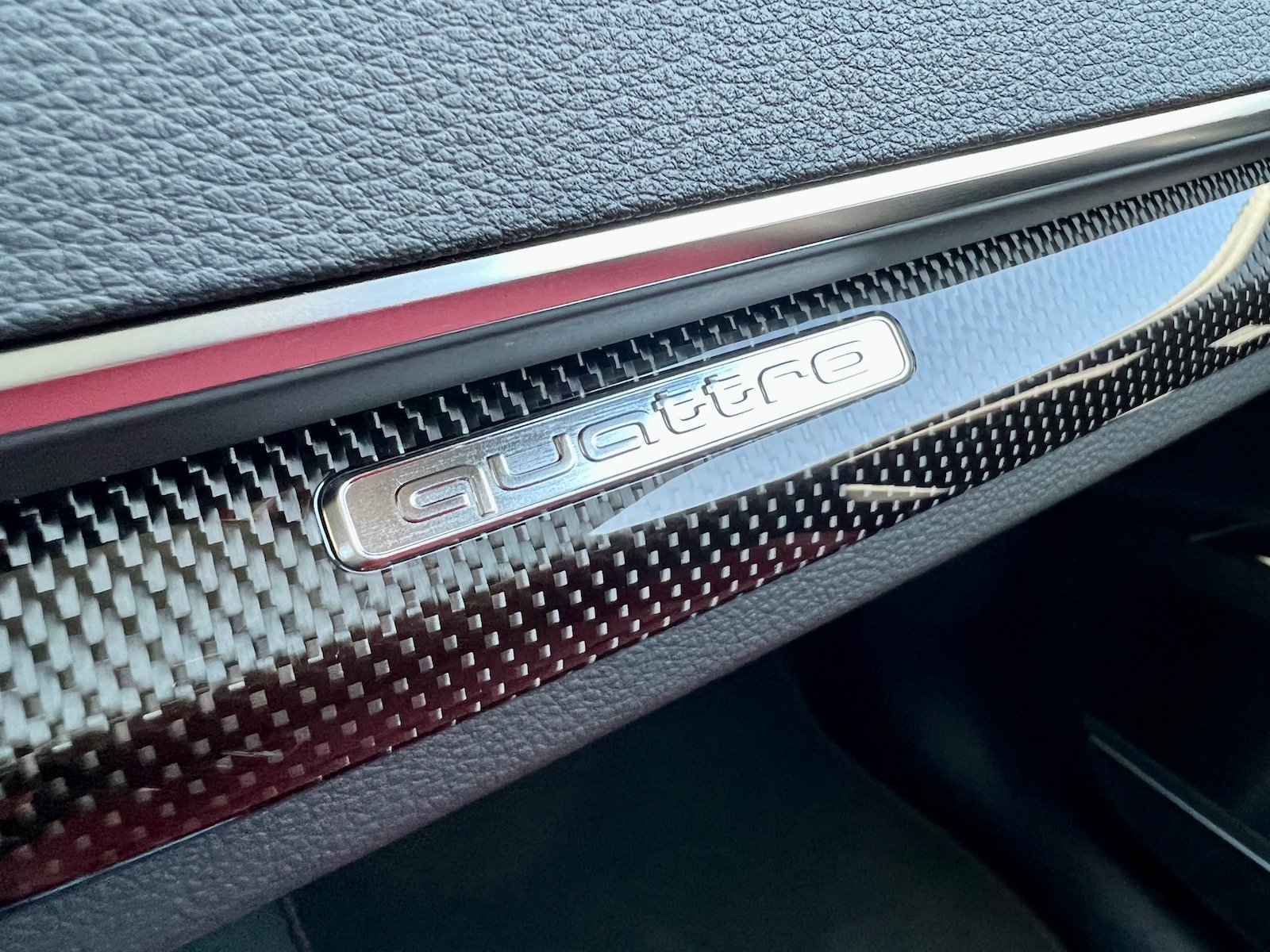 2023-AudiSQ5-Prestige-carbon-atlas-inlays