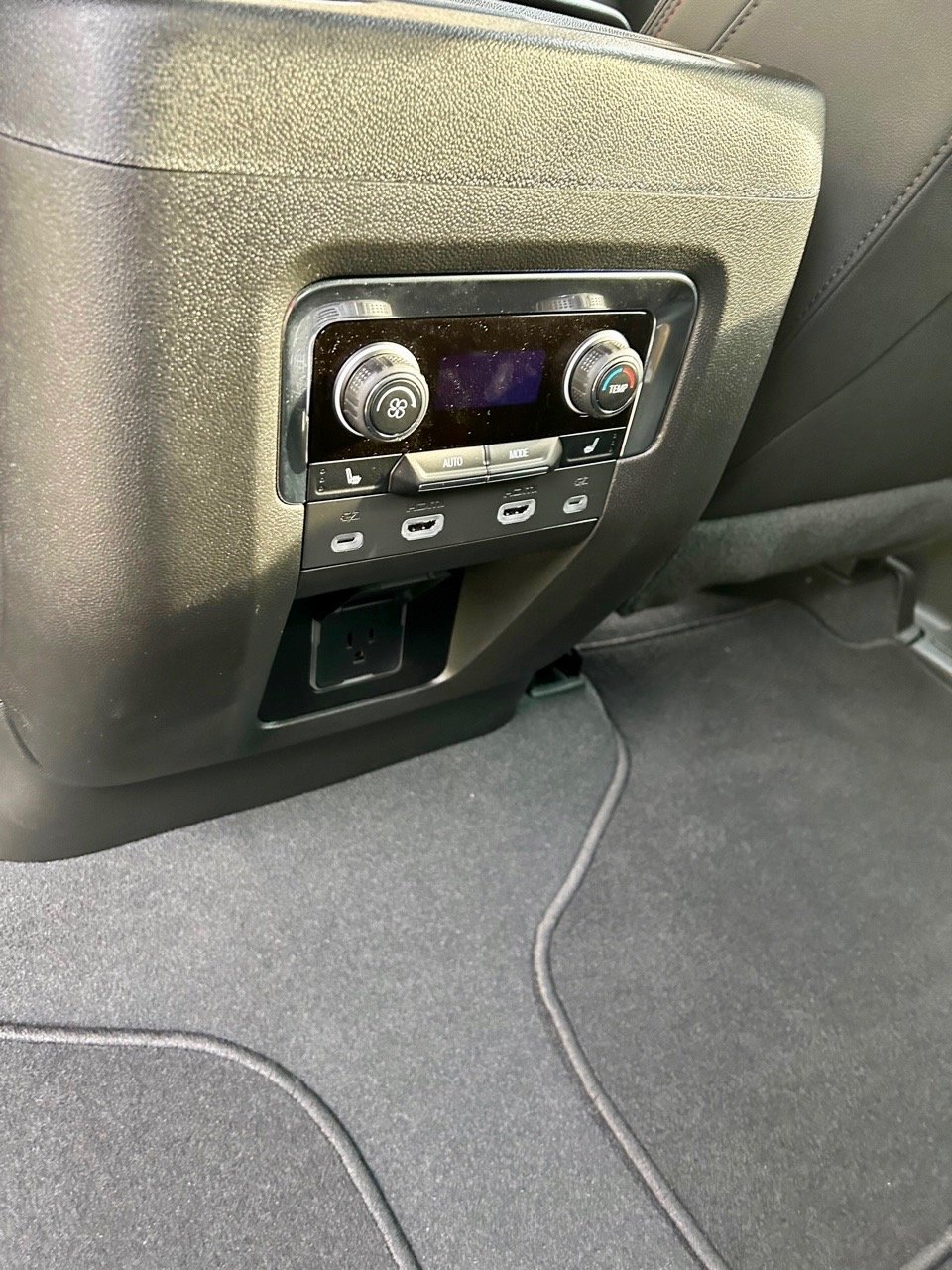 2023-Chevrolet-Tahoe-RST-Performance-2nd-row-ac.carpro