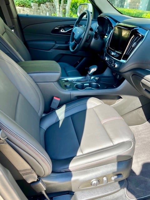 2023-Chevrolet-Traverse-front-seats-vertical-carpro
