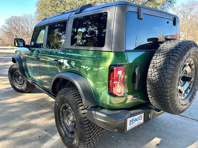 2023-Ford-Bronco-Everglades-rear-quarter-panel (1)