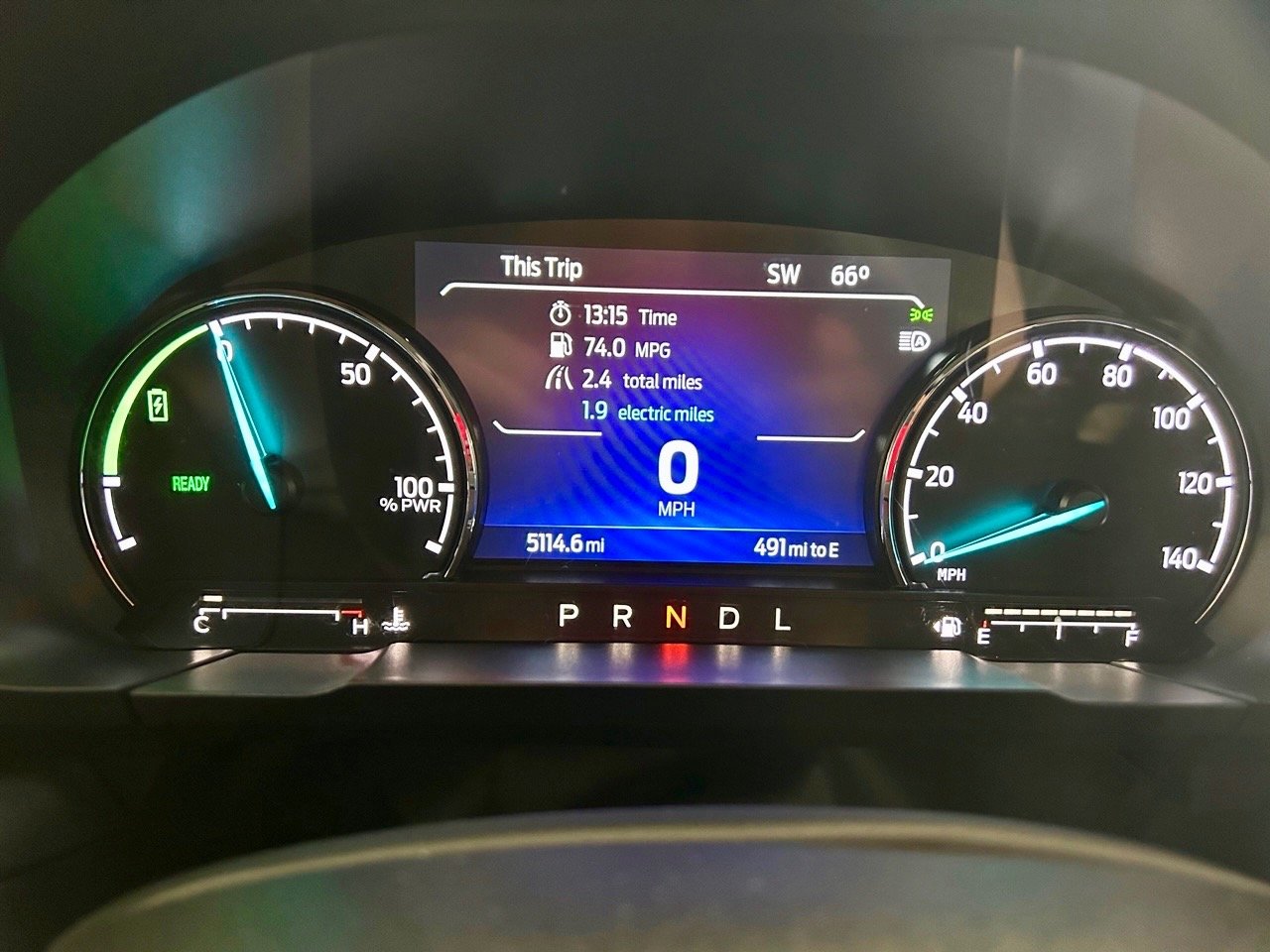 2023-Ford-Maverick-Lariat-hybrid-digital-display-carpro