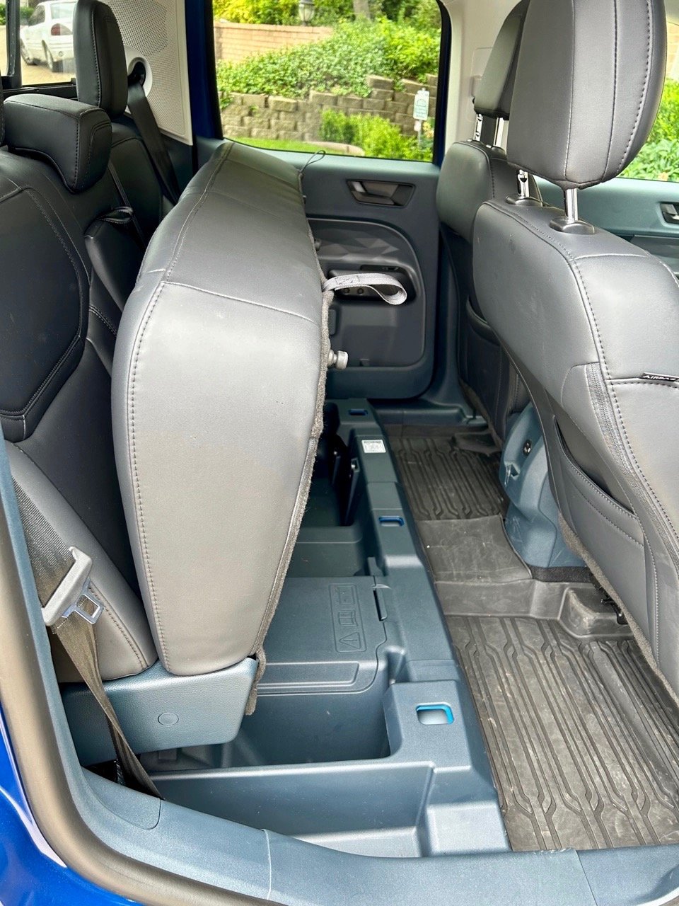 2023-Ford-Maverick-Lariat-hybrid-storage-carpro