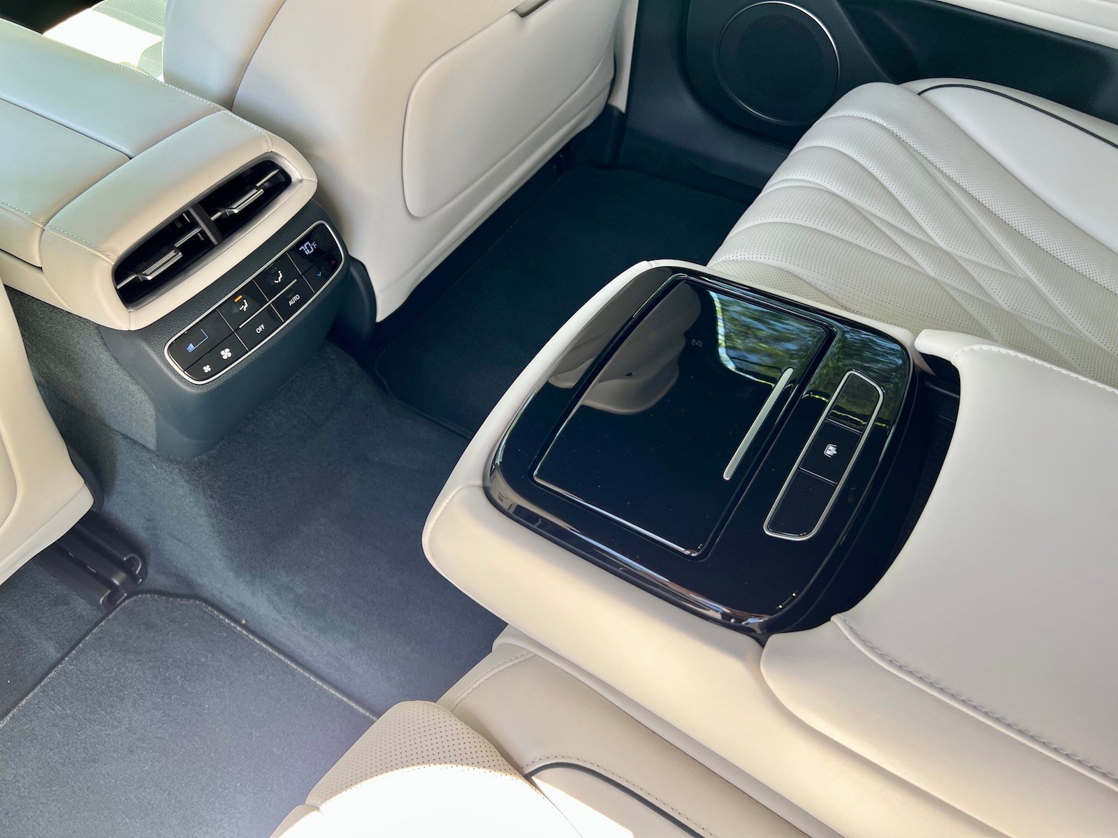 2023-GenesisG80-Electrified-2nd-row-console-carpro