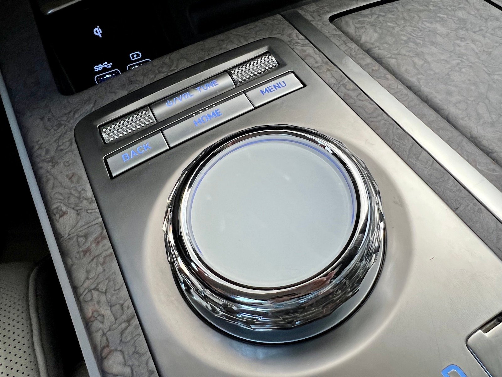 2023-GenesisG80-Electrified-Charging-console-handwriting-carpro