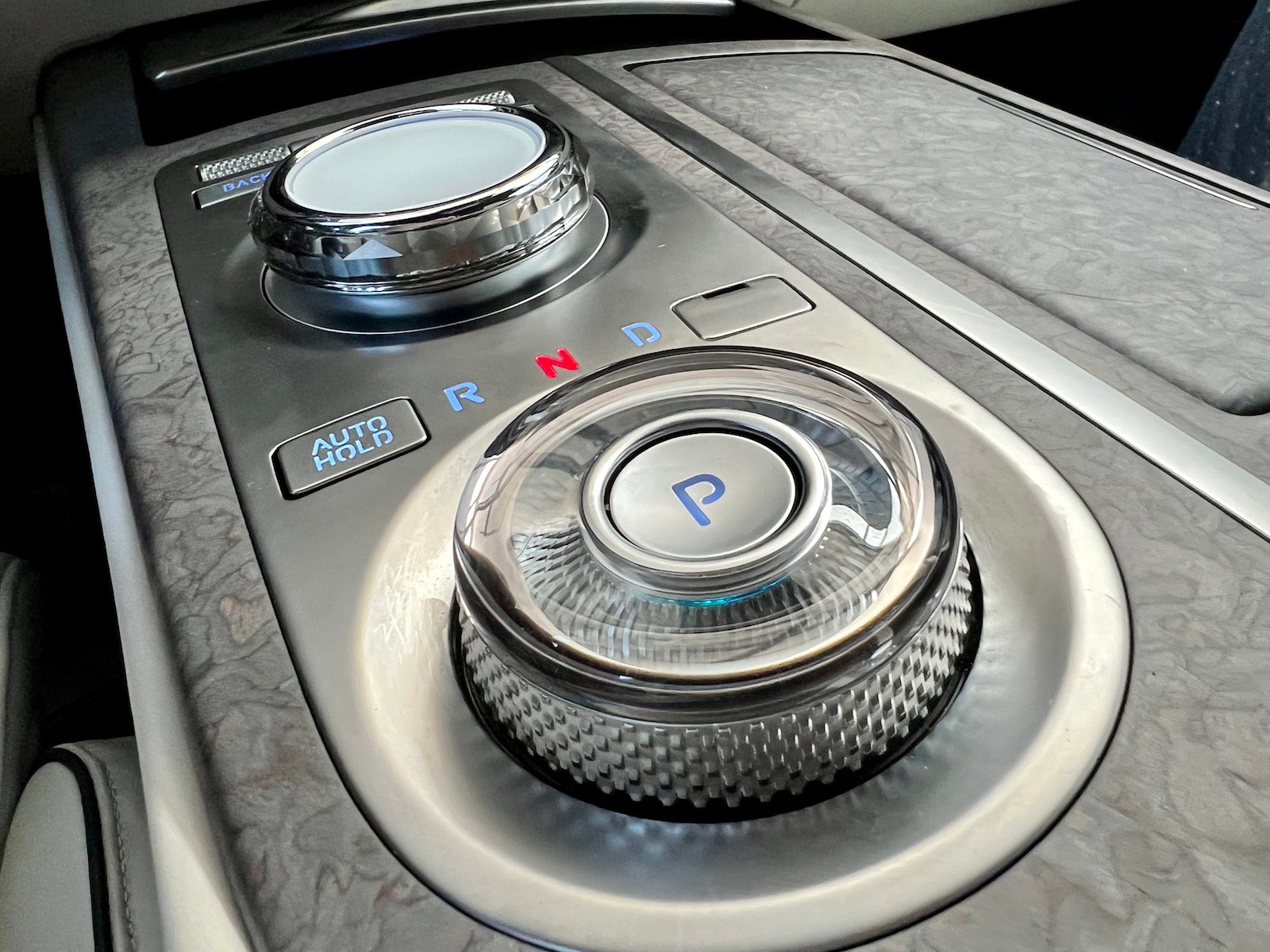 2023-GenesisG80-Electrified-console-carpro