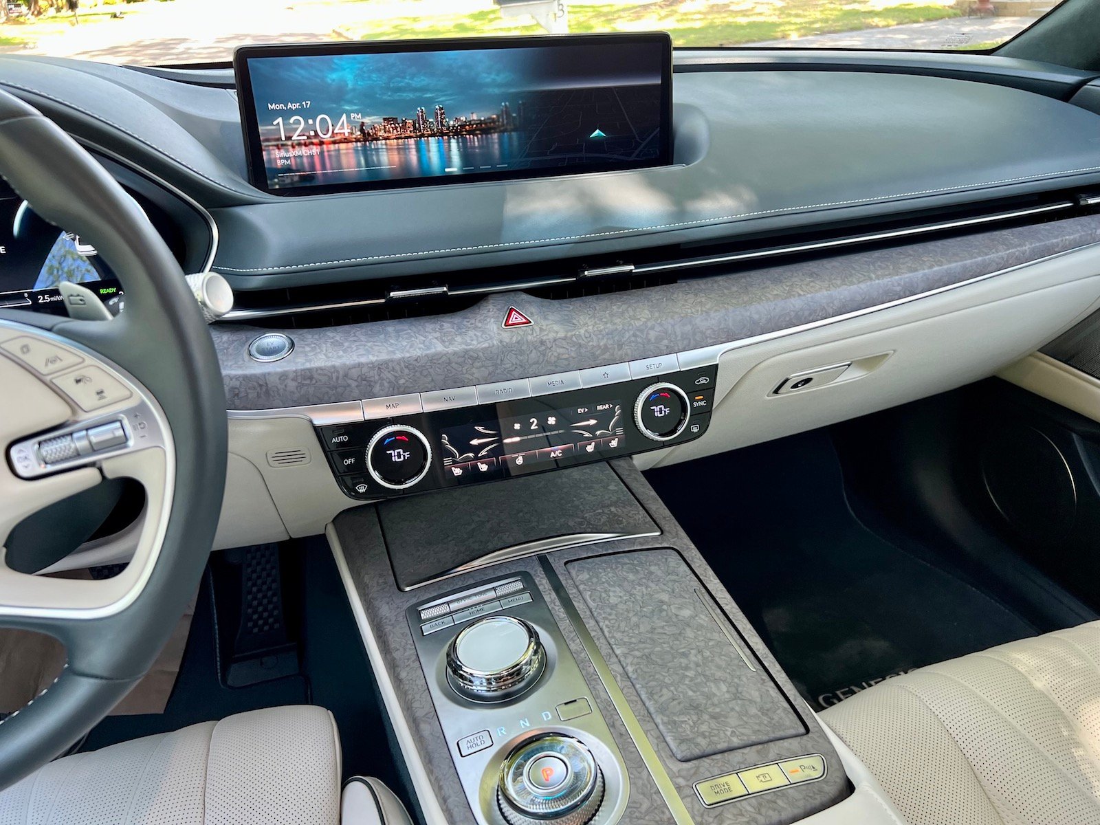 2023-GenesisG80-Electrified-dash-carpro