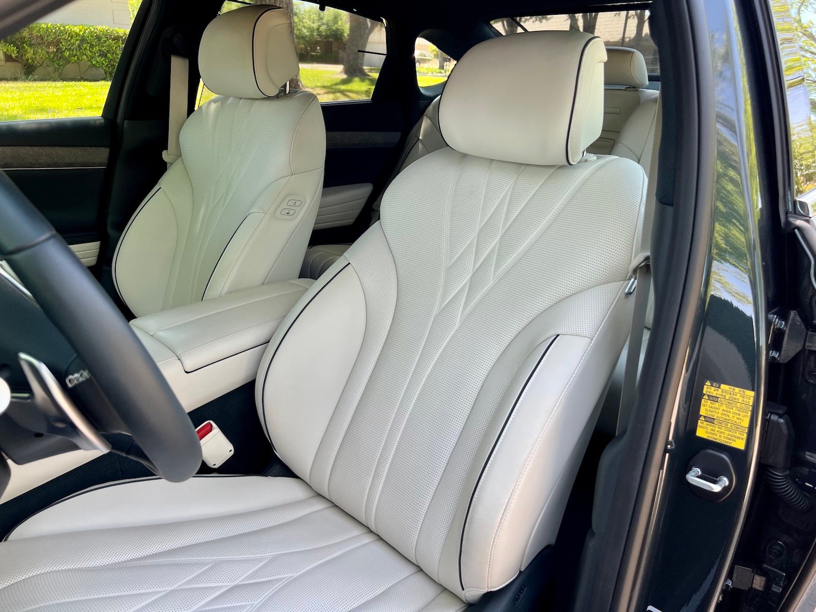 2023-GenesisG80-Electrified-seats-carpro
