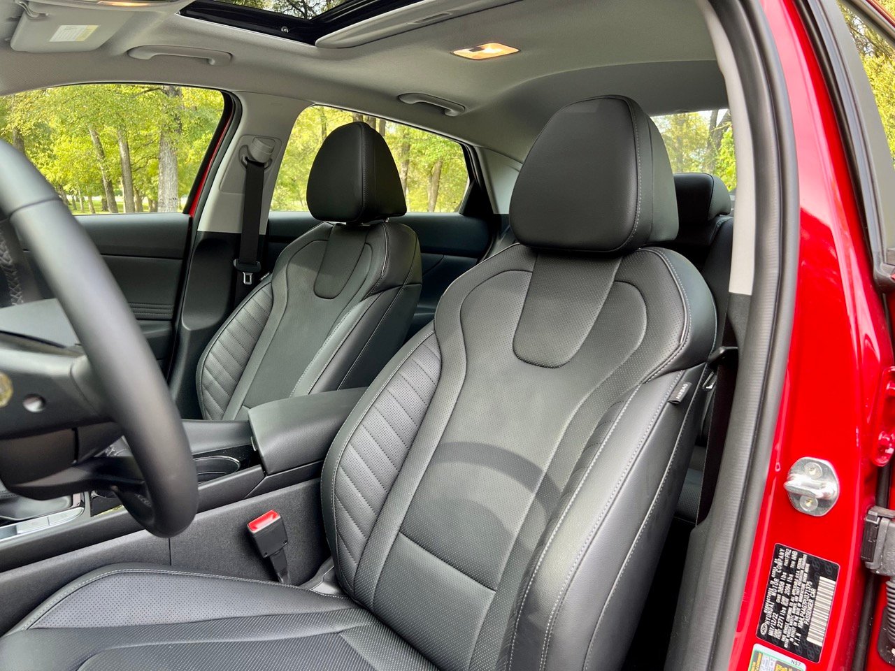 2023-Hyundai-elantra-limited-front-seats