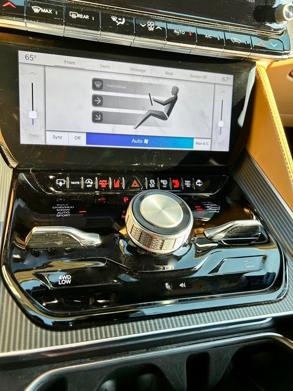 2023-Jeep-Grand-Wagoneer-Obsidian-console-carpro