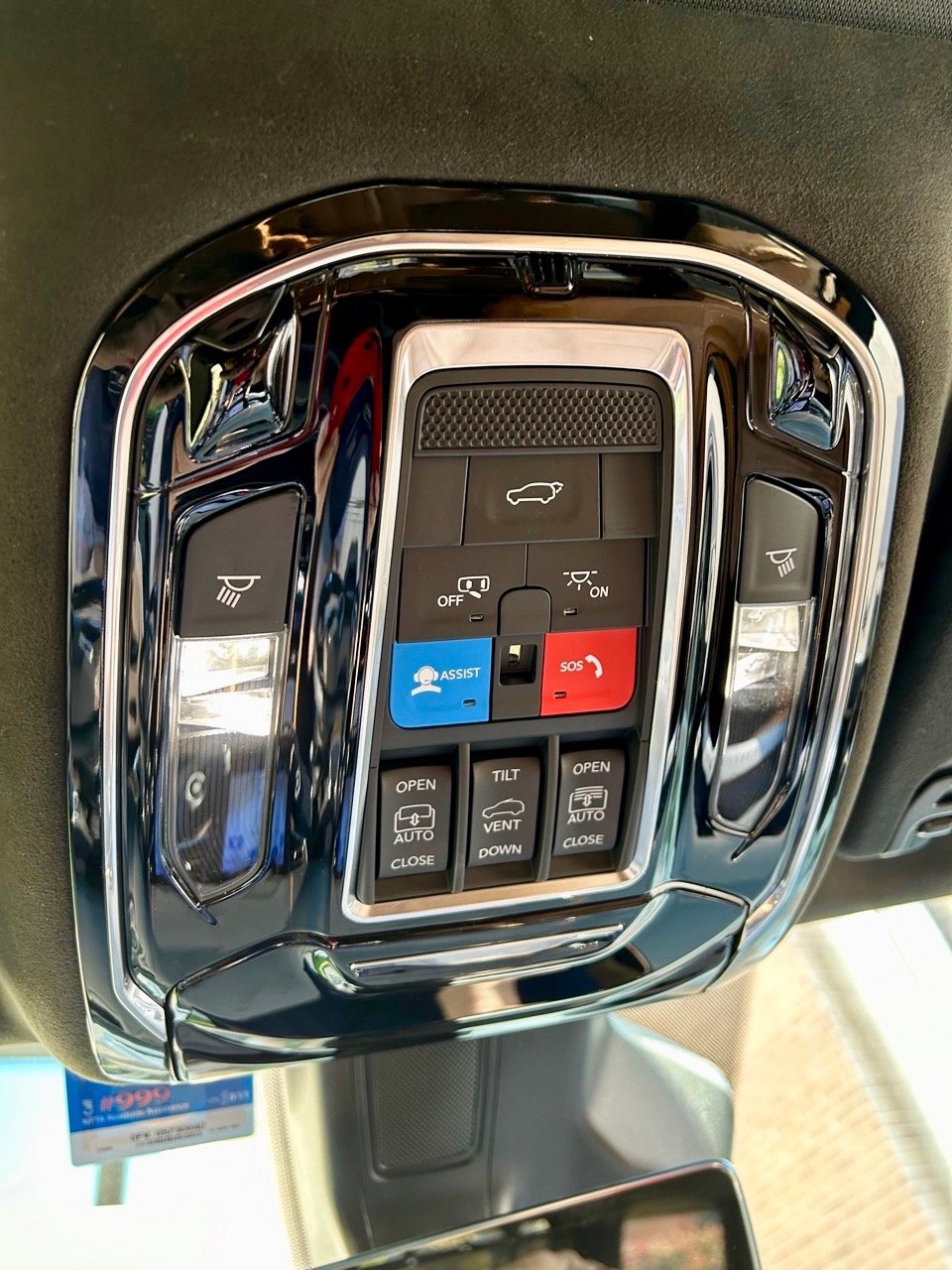 2023-Jeep-Grand-Wagoneer-Obsidiian-over-carpro