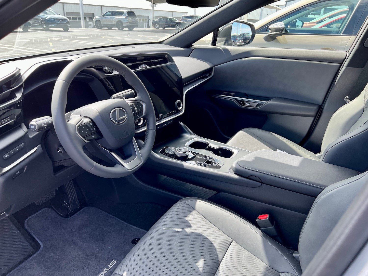 2023-Lexus RZ-interiorJPG