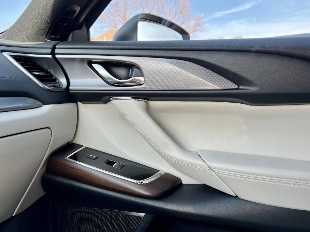 2023-Mazda-CX-9 interior door details