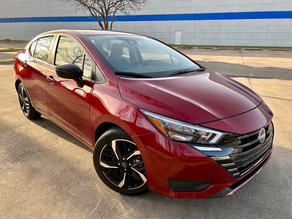 2023 Nissan Versa SR