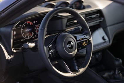 2023-Nissan-Z-steering-wheel-1