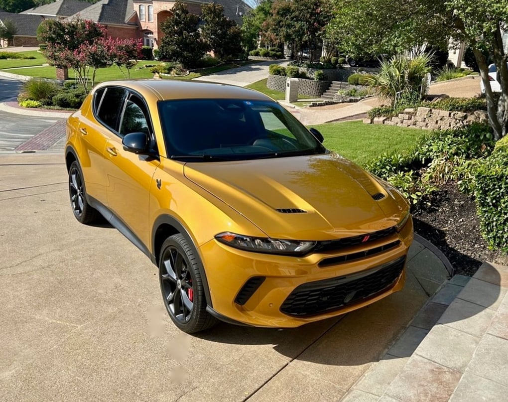 2023 Dodge Hornet GT Plus in Acapulco Gold. Photo: CarPro.