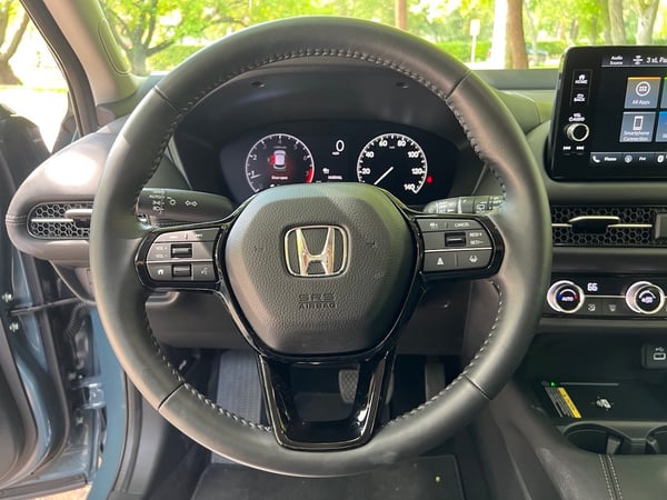 2023-honda-hrv-steering-wheel-display-carpro