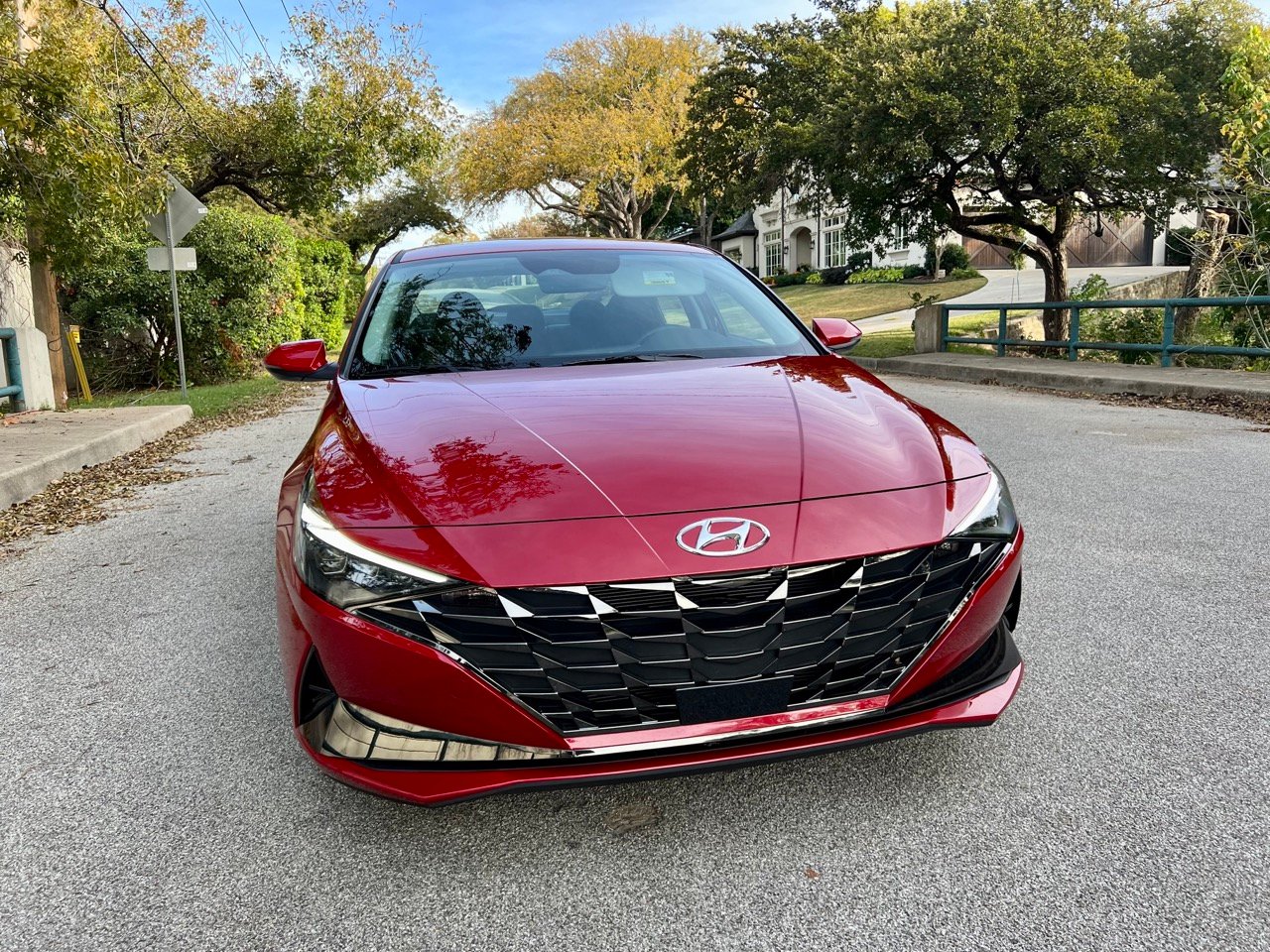 2023-hyundai-elantra-limited-red-grille