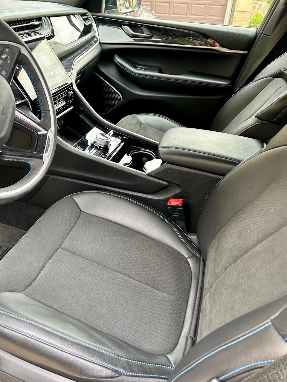 2023-jeep=grand-cherokee-4xe-trailhawk-front-row-carpro.