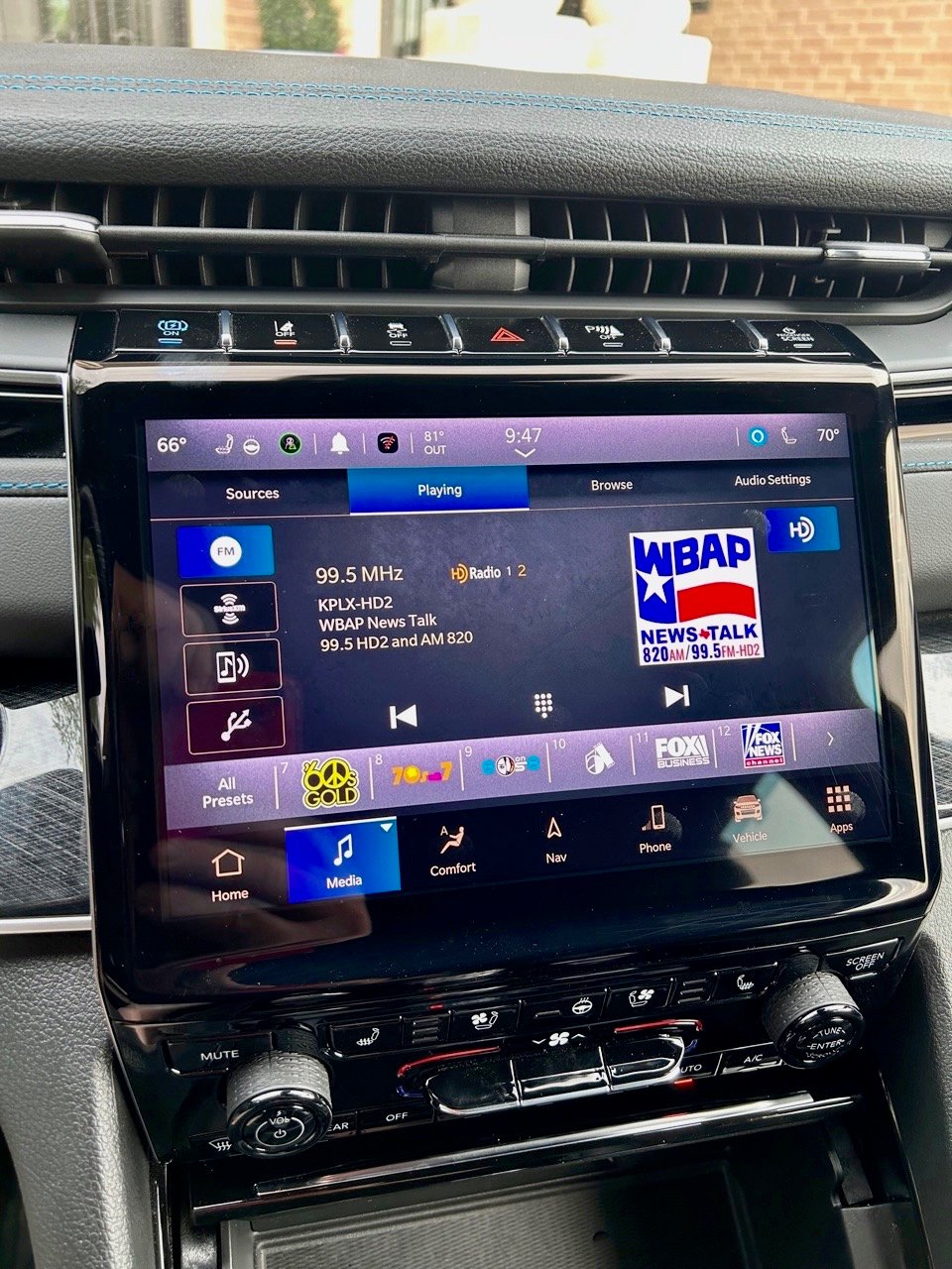 2023-jeep=grand-cherokee-4xe-trailhawk-multimedia-carpro.