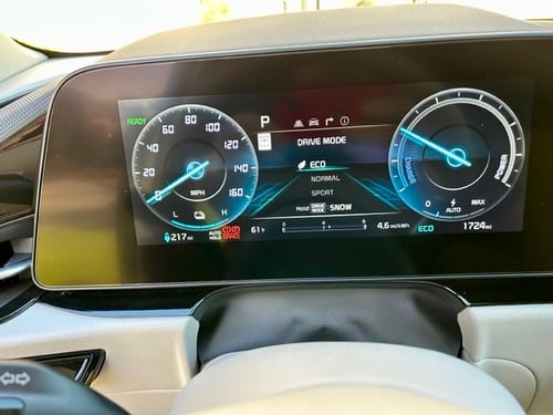 2023-kia-niro-ev-driver-display