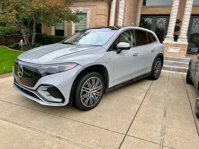 REVIEW: All-Electric 2023 Mercedes-Benz EQS 580 SUV