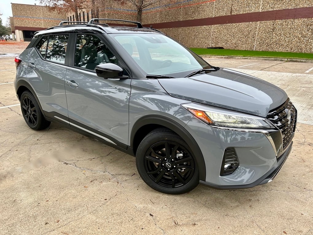 2023 Nissan Kicks SR Gray Black Roof