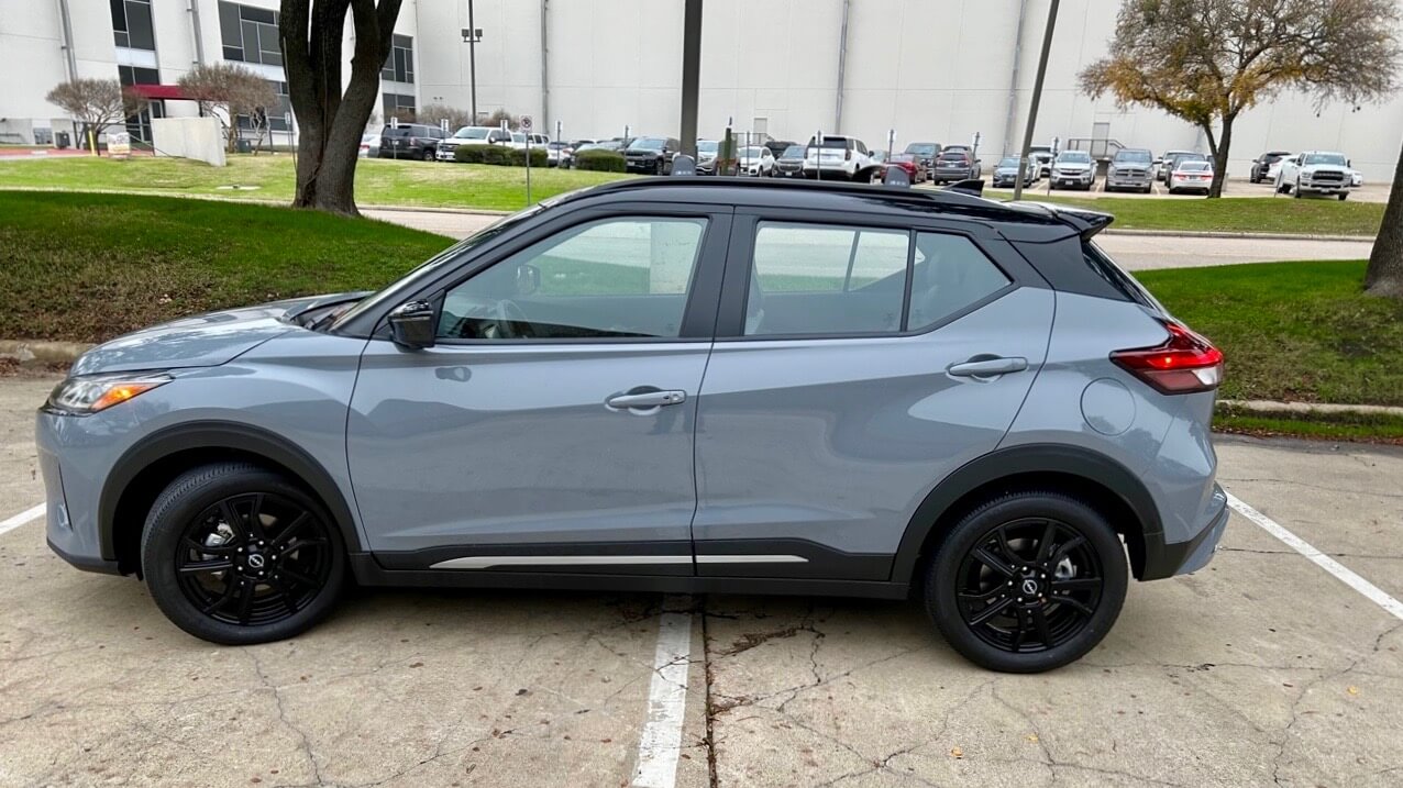 2023-nissan-kicks-sr-profile