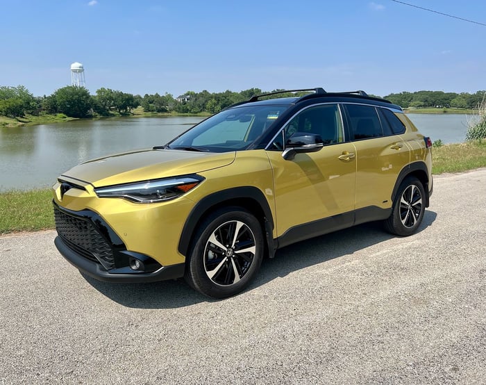 REVIEW:  2023 Toyota Corolla Cross XSE Hybrid AWD
