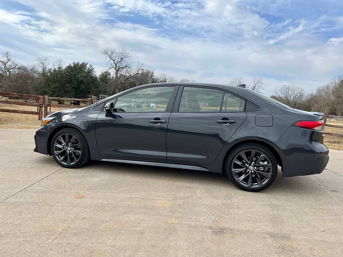 2023-toyota-corolla-xse-exterior drivers side