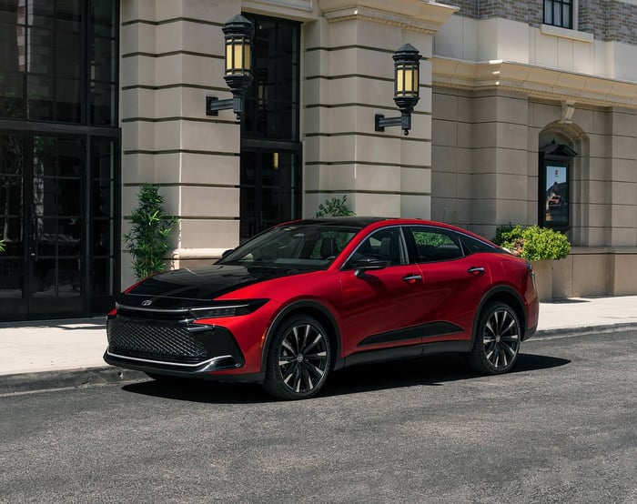 Toyota Brings Back The Crown As A Hybrid