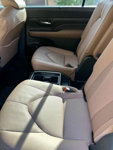 2023-toyota-grand-highlander-platinum-2nd-rowjpg