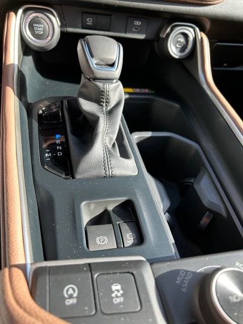 2023-toyota-grand-highlander-platinum-center-console