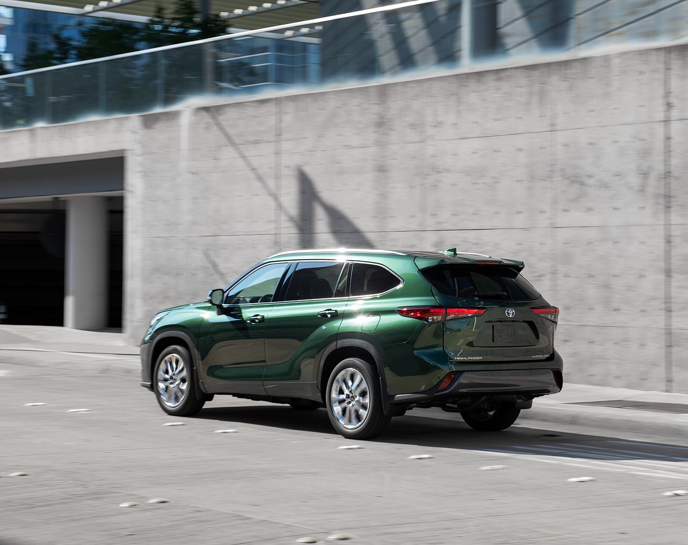 2023-toyota-highlander-cypress-green-credit-toyota-1404x1112 2023-toyota-highlander-cypress-green-credit-toyota-1404x1112