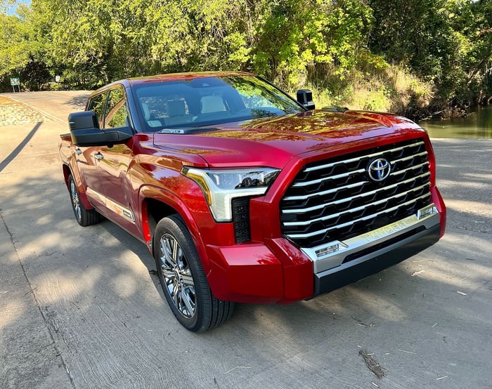 REVIEW:  2023 Toyota Tundra Capstone CrewMax i-FORCE MAX 4X4