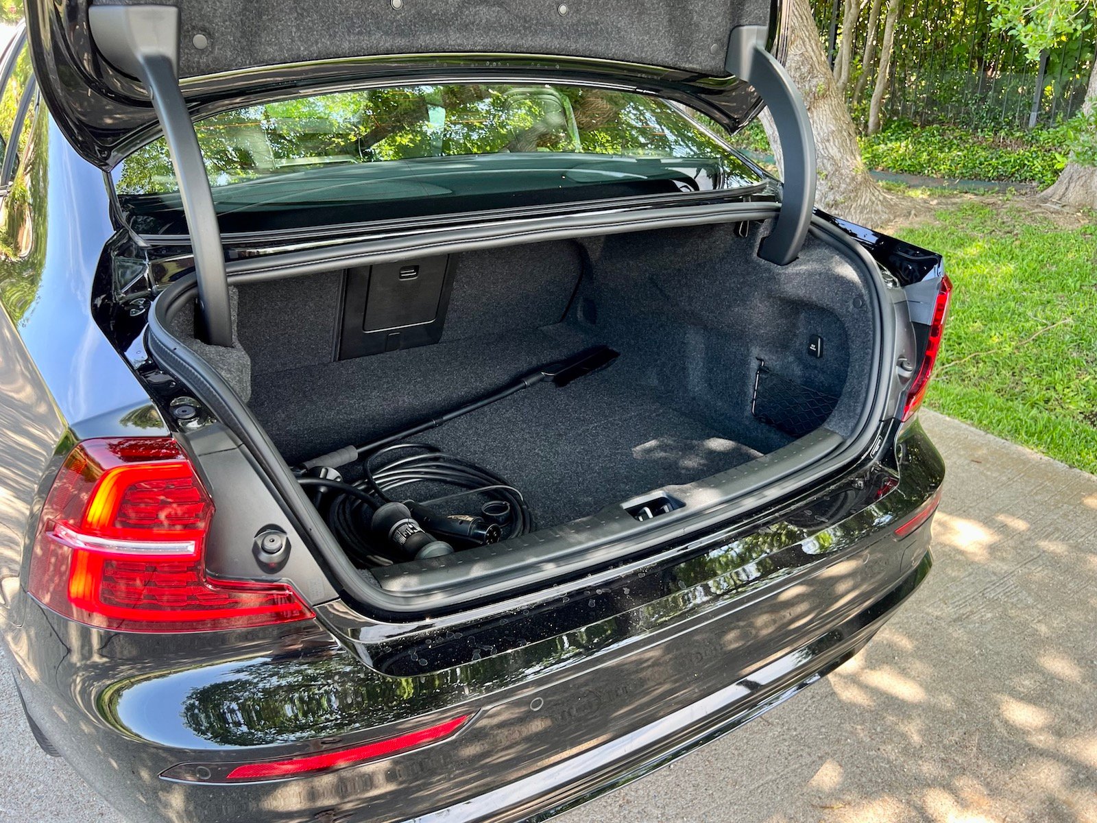 2023-volvo-s60-recharge-cargo