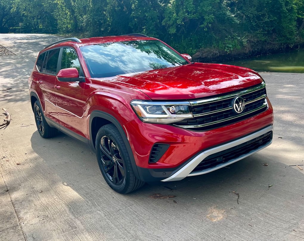 2023 Volkswagen Atlas 2.0T SE w/Technology. Photo: CarPro.