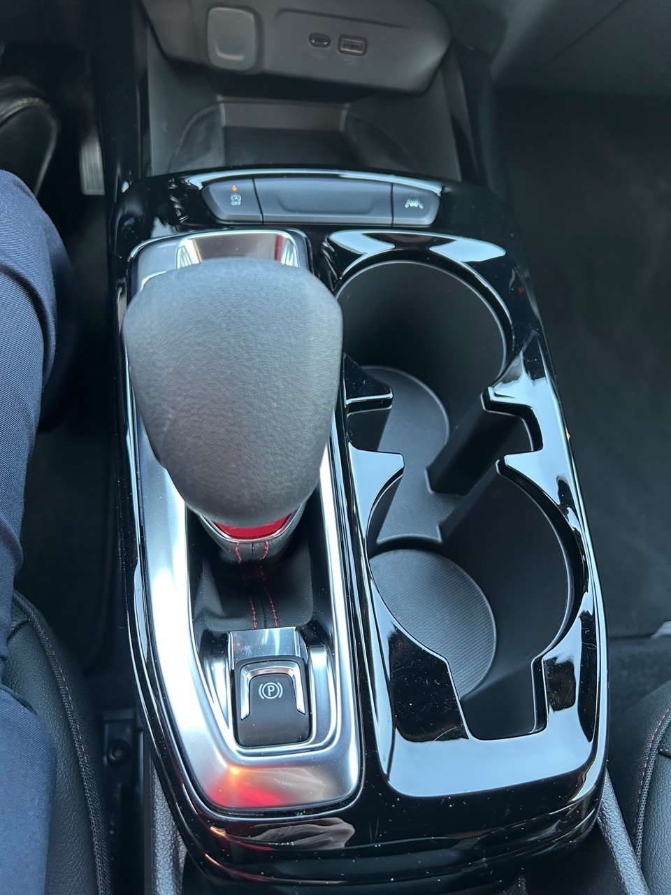 2024-Chevy-Trax-2RS- gear-shift-center-console-carpro.