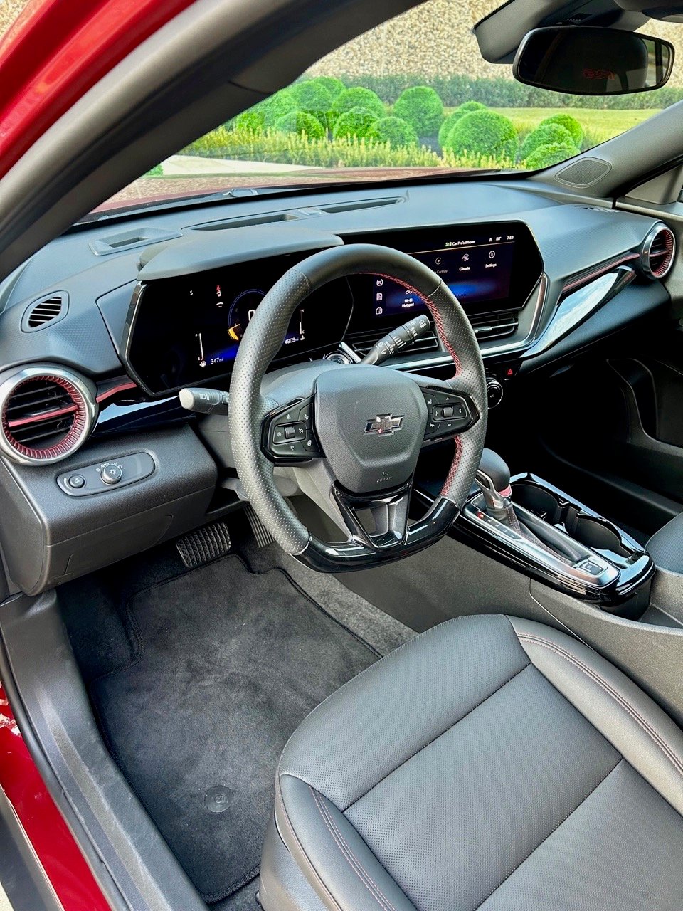 2024-Chevy-Trax-2RS- wide-steering-wheel-carpro.