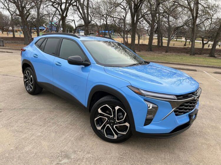 2024-Chevy-Trax-blue-carpro-hero2 (1)