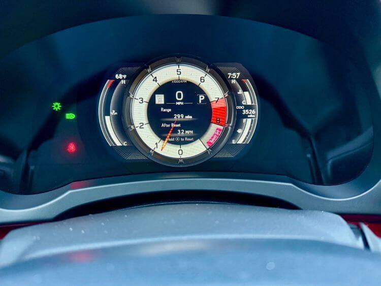 2024-Lexus-IS-500-F Sport-digital-display-carpro.jpg