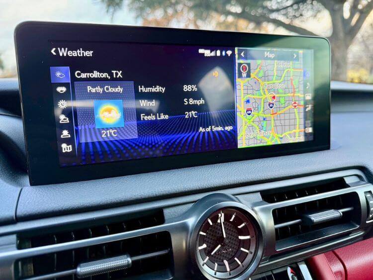 2024-Lexus-IS-500-F Sport-touchscreen-carpro.jpg