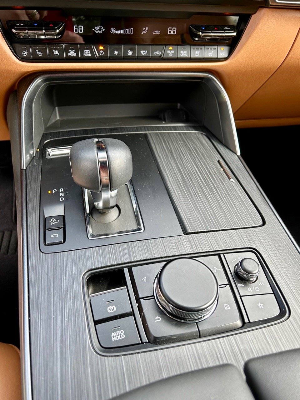 2024-Mazda-CX-90-Premium-Plus-console-carpro