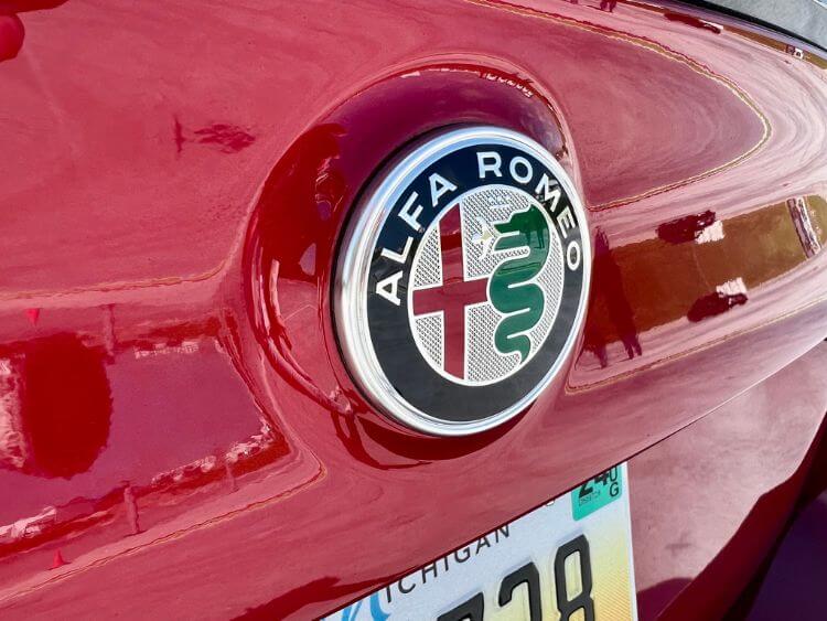 2024-alfa-romeo-giulia-quadrifoglio-badge.jpg