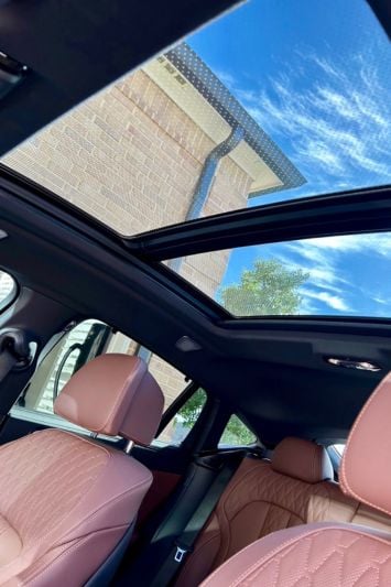 2024-bmw- X6-M60i-sunroof