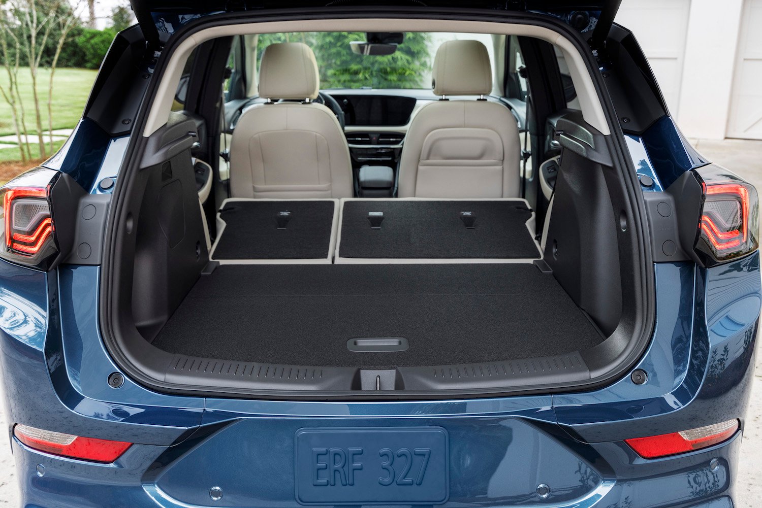 2024-buick-encore-gx-avenir-cargo