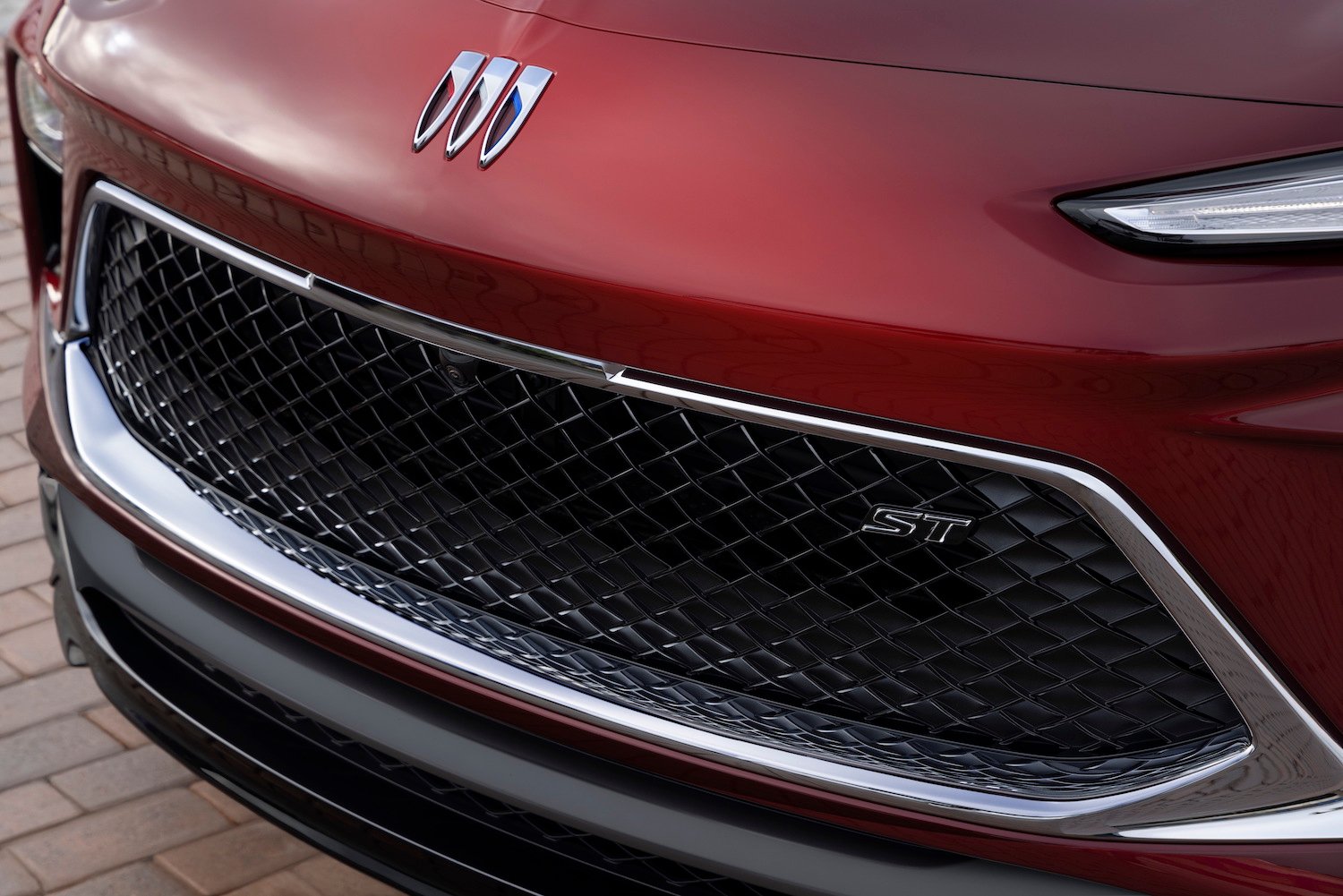 2024-buick-encore-gx-sport-touring-grille-credit-buikc