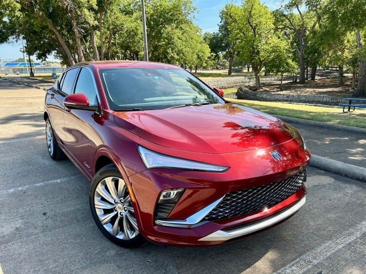2024-buick-envista-avenir-hero-1