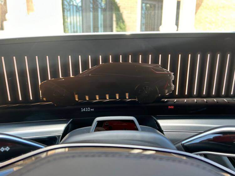 2024-cadillac-lyriq-digital-dispay-grahpic-carpro